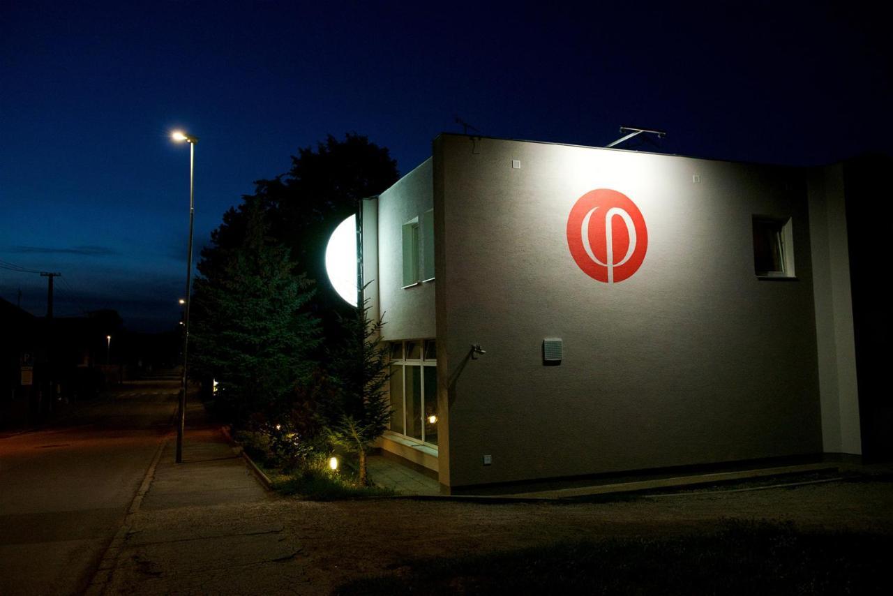 Penzion Formula Trenčín Dış mekan fotoğraf
